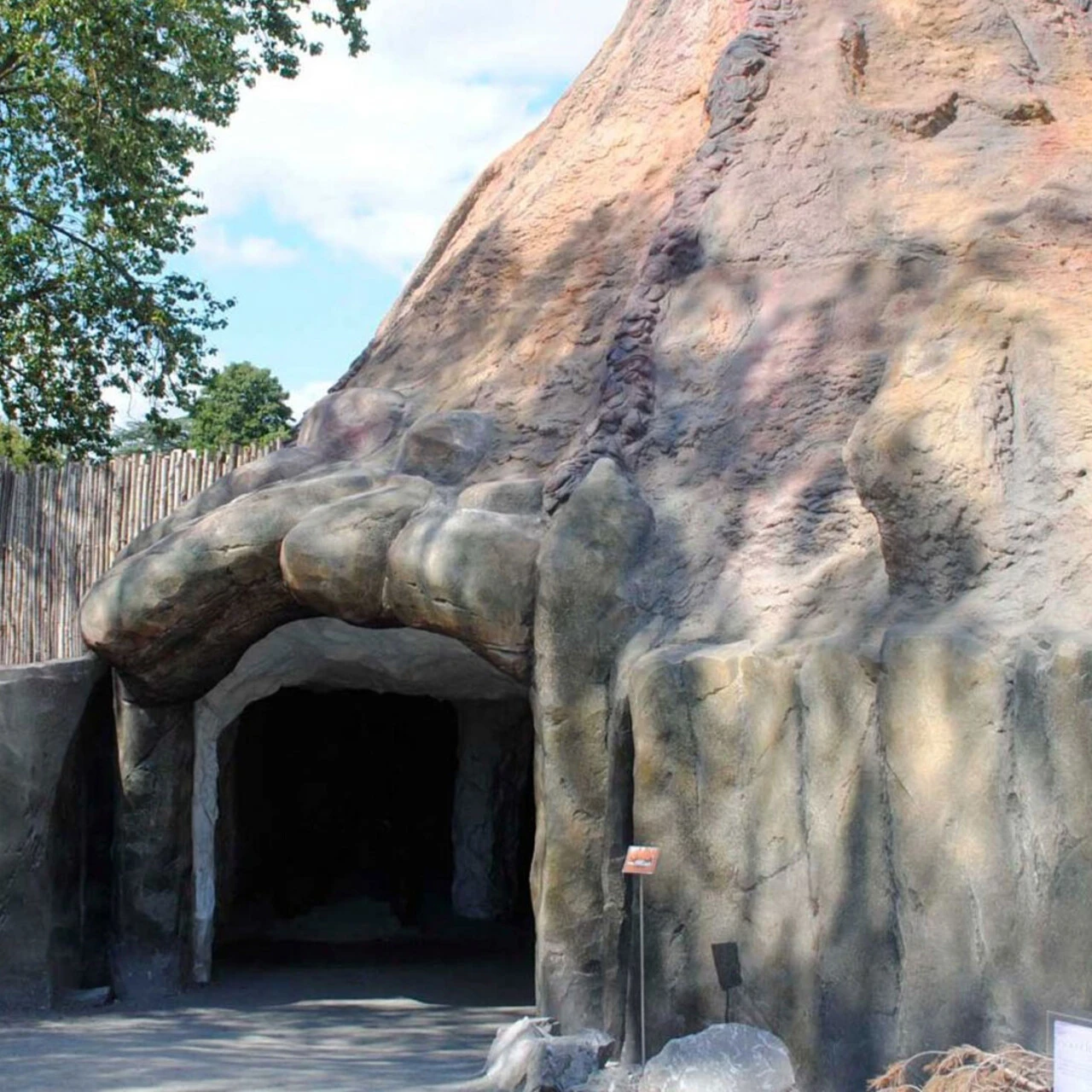 West Midland Safari Park Ice Age exhibit featuring weber TXT mortar from Saint-Gobain Weber