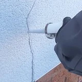 Repairing cracks in monocouche render