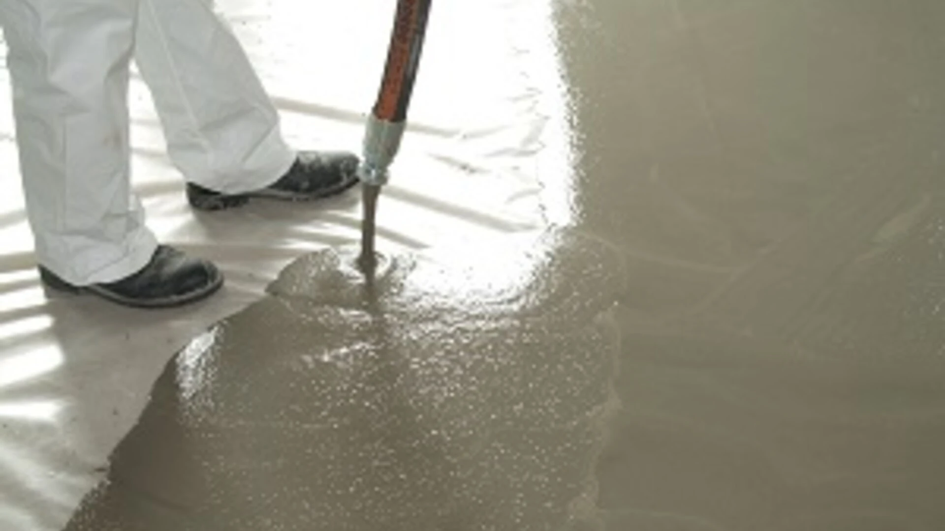 Pumping floor screed