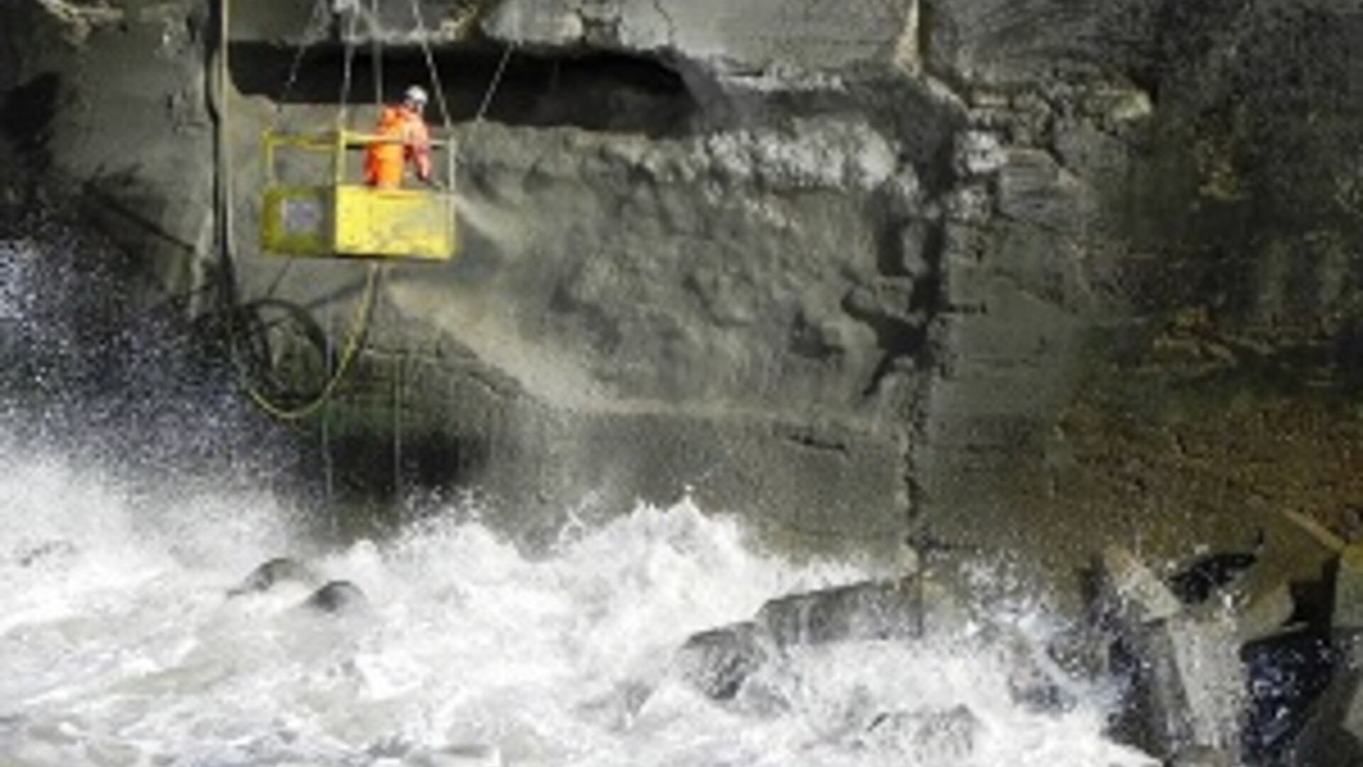 Repair to seawall using structural repair concrete from Weber Repair to seawall using structural repair concrete from Weber