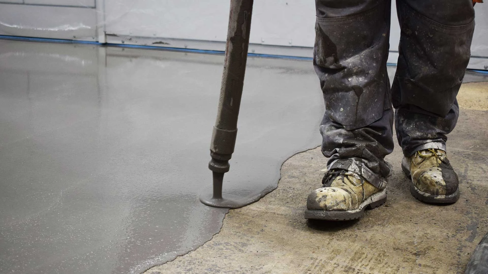 Pumping floor screed