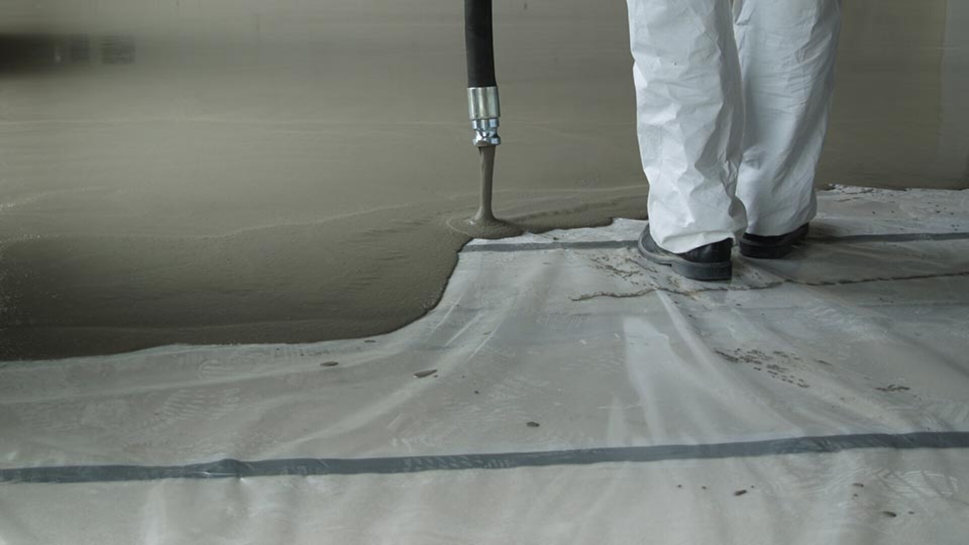 Screed on an unbonded floor Weber UK