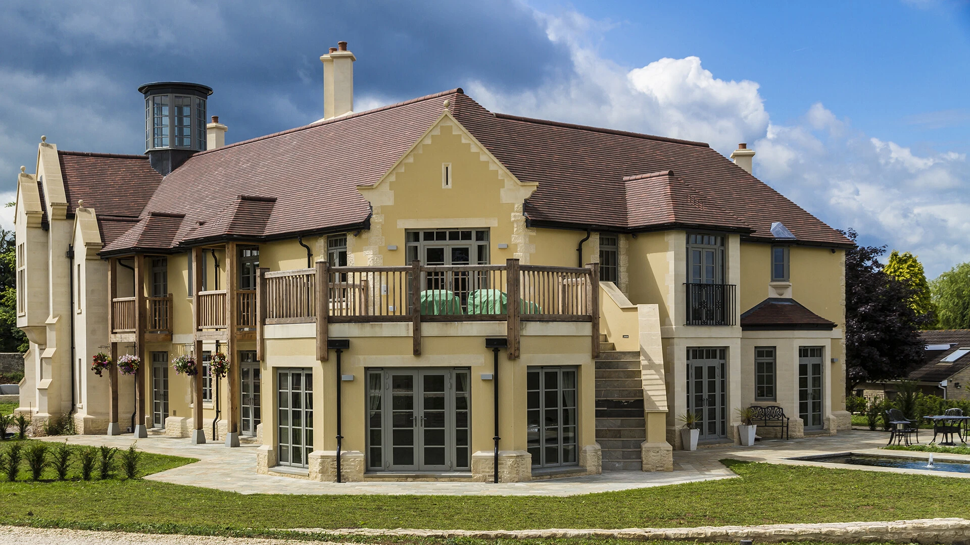 Arts and crafts newbuild finished in weberpral M monocouche render from Weber