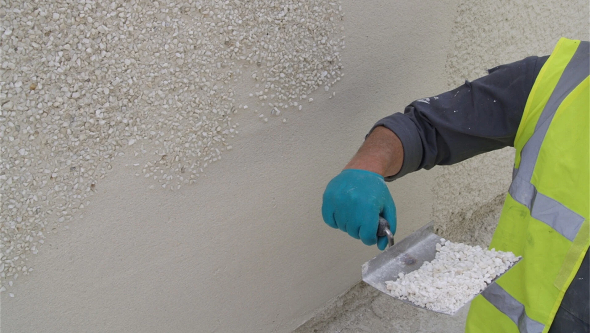 Application of dry dash render finish – dash in a flash with weberend one coat dash