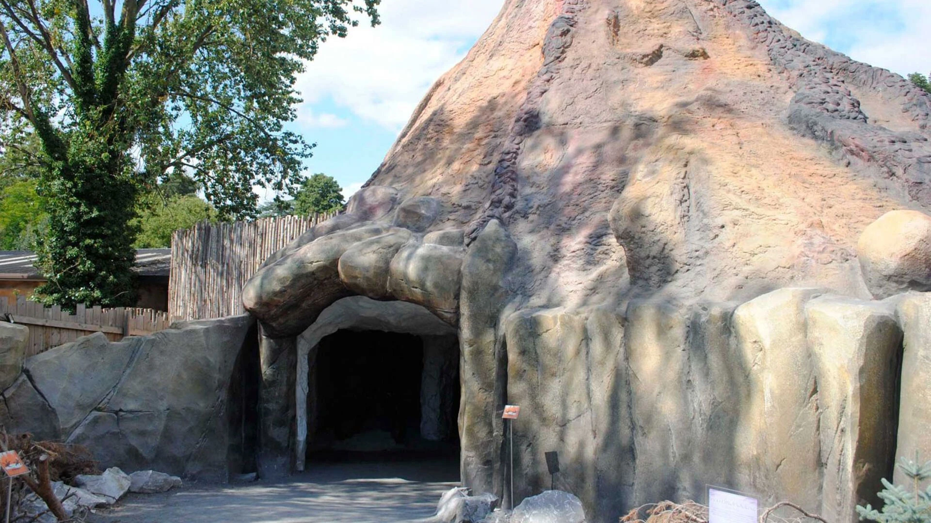 West Midland Safari Park Ice Age exhibit featuring weber TXT mortar from Saint-Gobain Weber