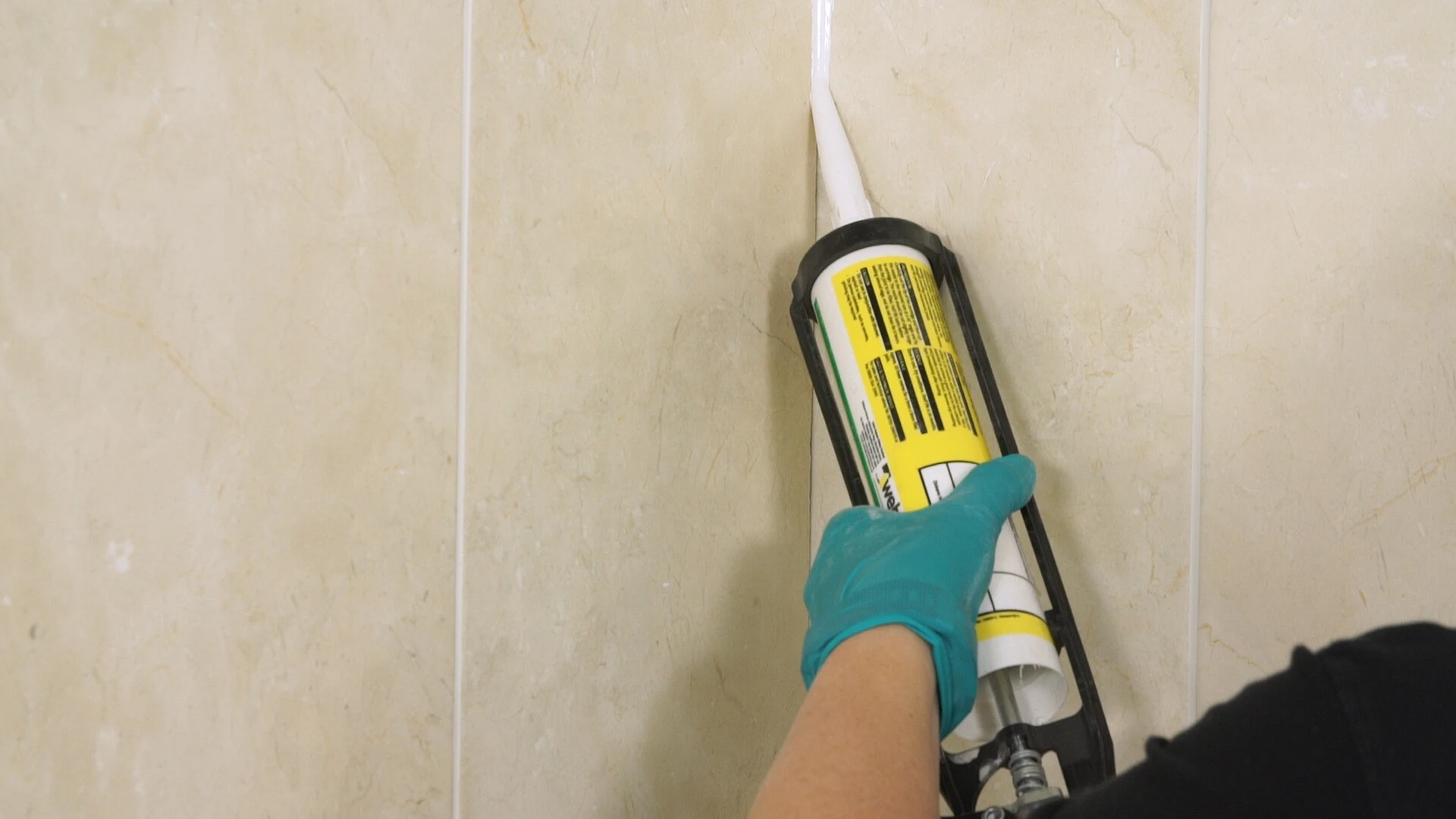 Applying silicone sealant